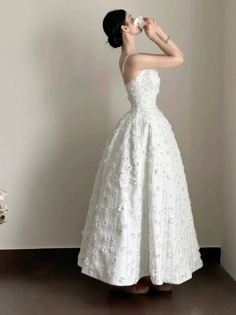 Modest Ball Gown Spaghetti Straps Satin White Wedding Dress Fairytale Flowers Wedding Dresses AU468