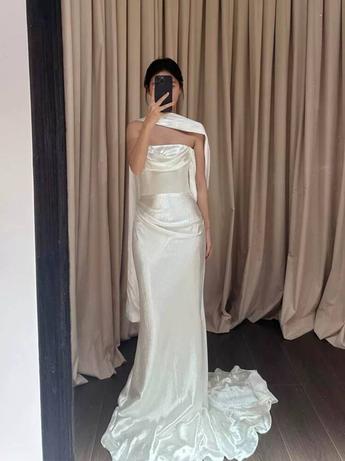 Timeless Mermaid One Shoulder Sleeveless Satin Ivory Wedding Dress Fairytale Wedding Dresses AU501