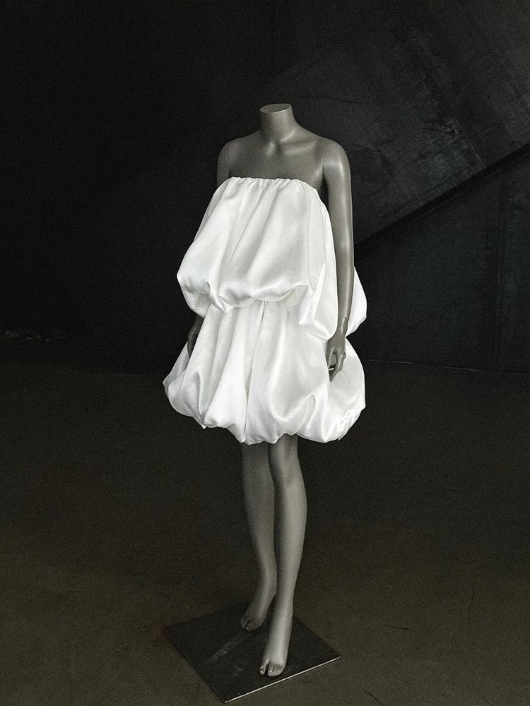 Dreamy Ball Gown Strapless Sleeveless Satin Wedding Dress Fairytale Long White Wedding Dresses AU510