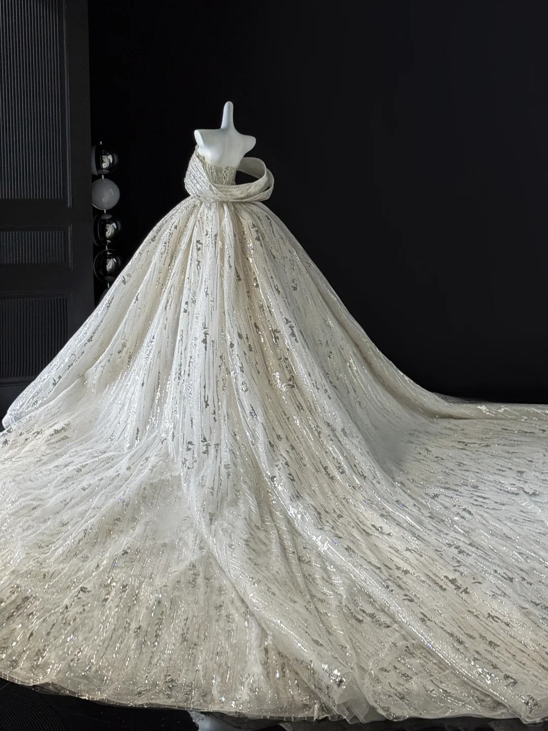 Luxury Ball Gown Sweetheart Sequins Beaded Fitted Corset Wedding Dress Bride Gowns Wedding Dresses AU635