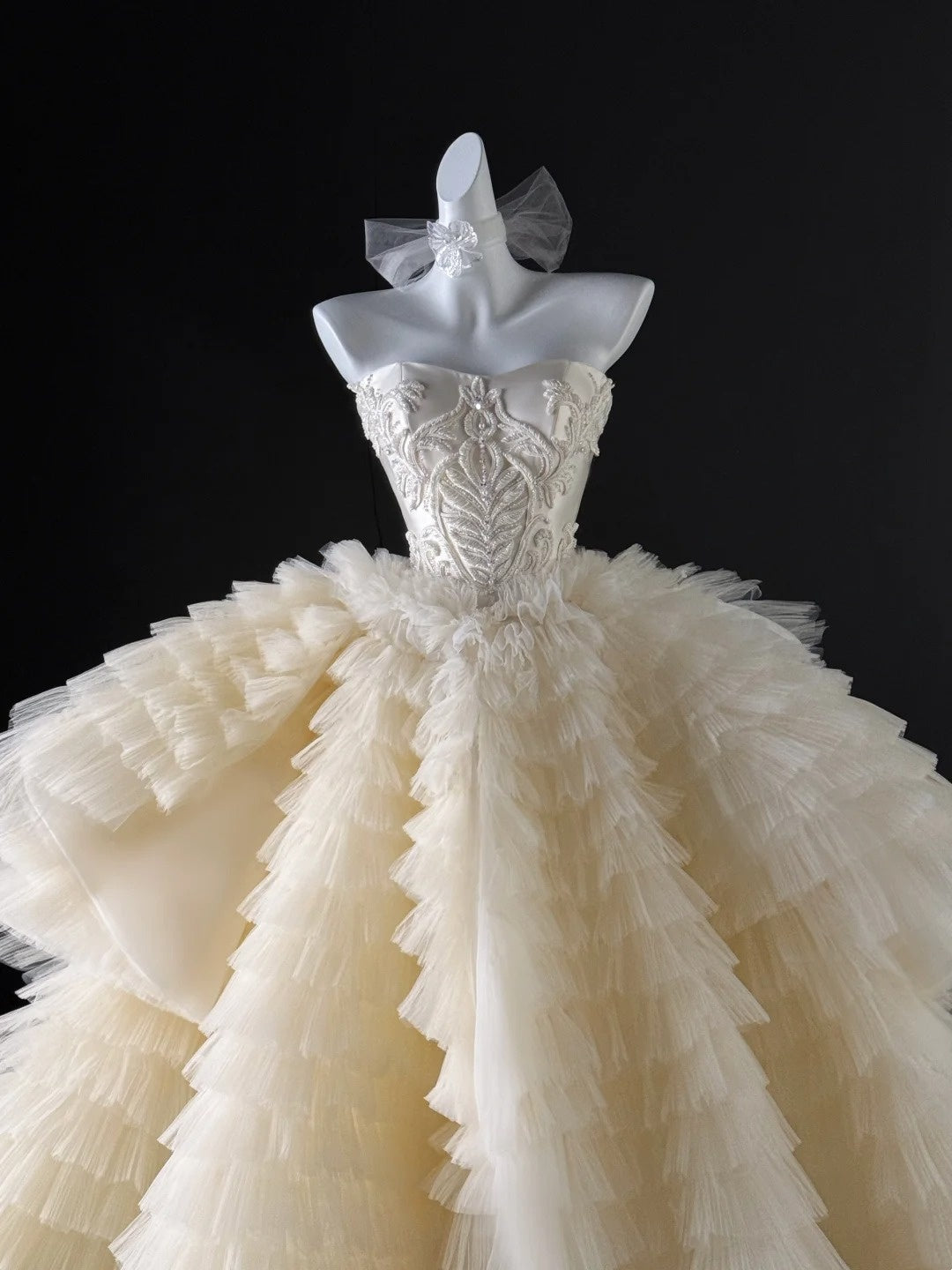 Luxury Ball Gown Strapless Tulle Fitted Corset Wedding Dress Bride Gowns Wedding Dresses AU636
