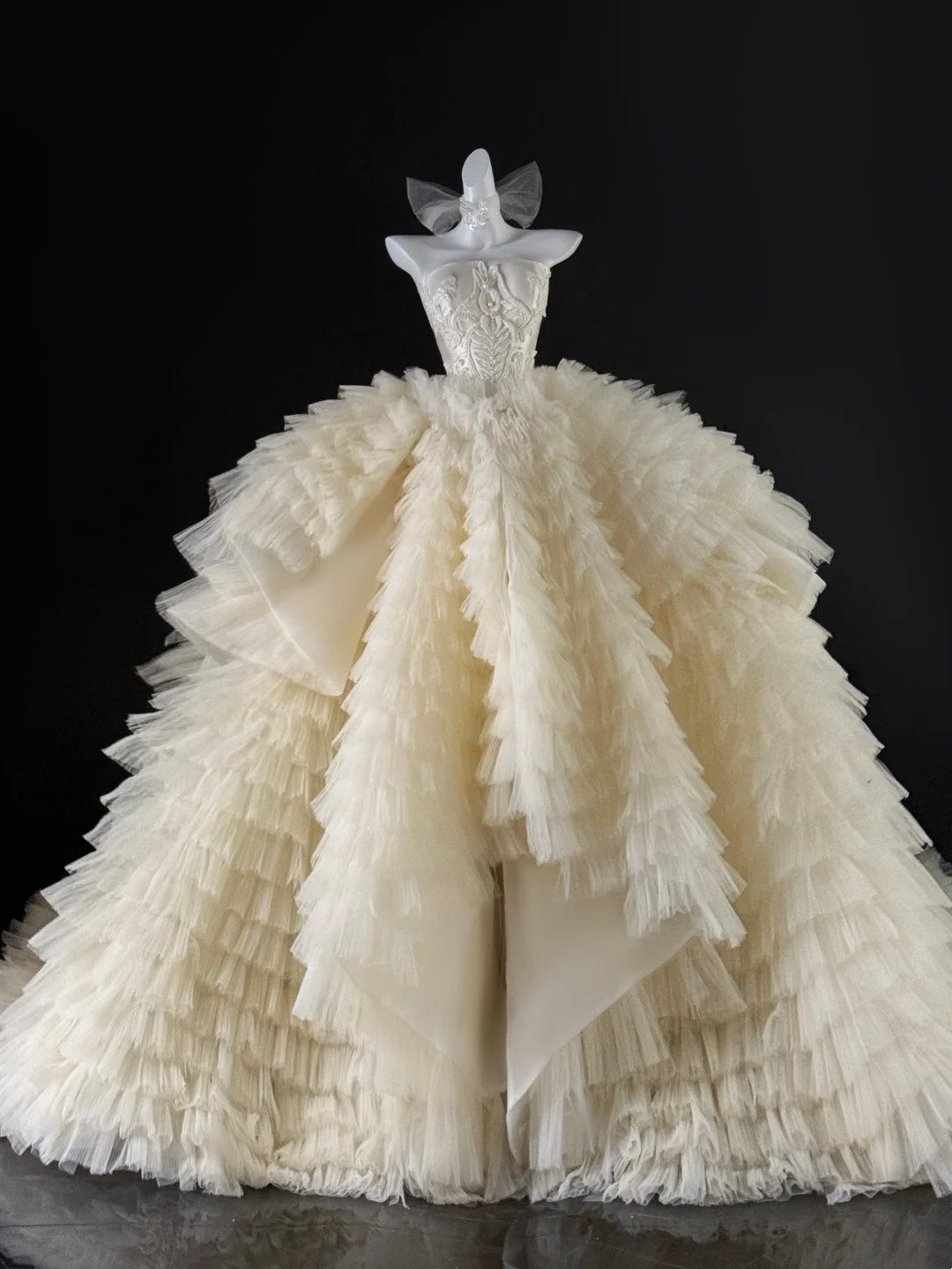 Luxury Ball Gown Strapless Tulle Fitted Corset Wedding Dress Bride Gowns Wedding Dresses AU636