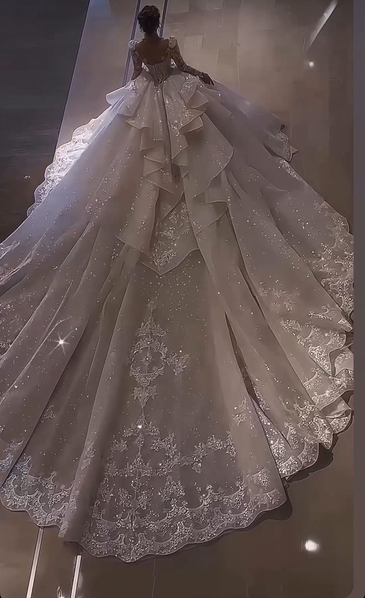 Ethereal Ball Gown Square Neck Long Sleeves Tulle White Long Wedding Dress Beautiful Formal Brides Gown Wedding Dresses B02