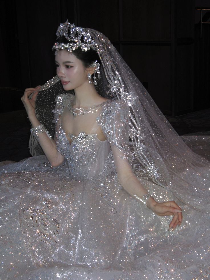 Romantic Ball Gown Sweetheart Silver Appliques Sequin Long Wedding Dress Goddesses Gowns Formal Wedding Dresses B06