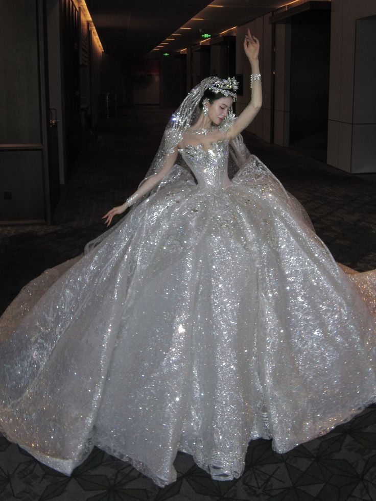 Romantic Ball Gown Sweetheart Silver Appliques Sequin Long Wedding Dress Goddesses Gowns Formal Wedding Dresses B06