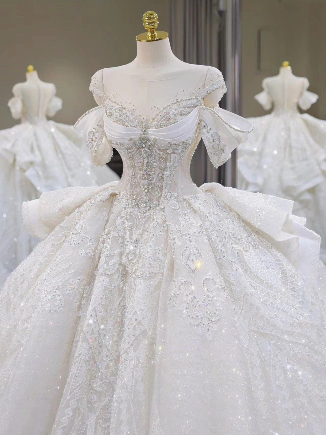 Princess Ball Gown Off The Shoulder Short Sleeves Long Lace Crystal White Wedding Dress Dream Formal Wedding Dresses B166