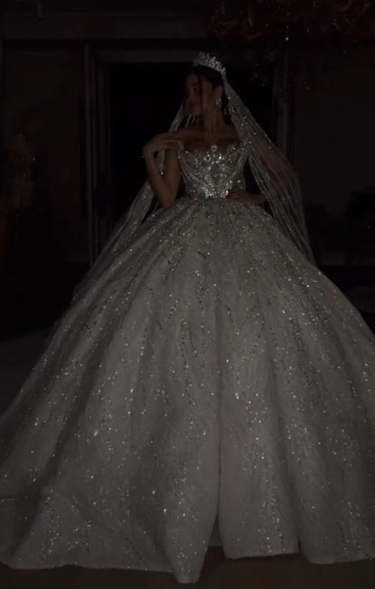 Modest Ball Gown Strapless Neck White Tulle Sequins Long Wedding Dress Fairy Formal Brides Gown Wedding Dresses B37