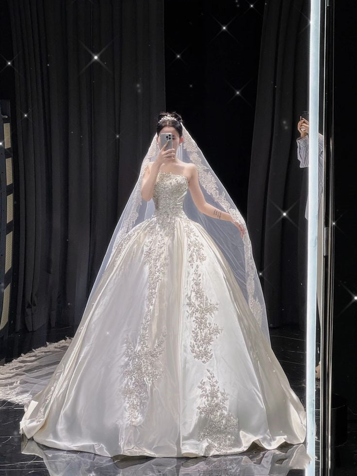 Romantic Ball Gown Strapless Appliques Lace Long Wedding Dress Goddesses Gowns Formal Wedding Dresses B17