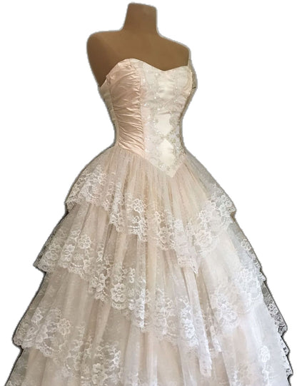 Elegant Ball Gown Sweetheart Long Lace Layers Ruffles Wedding Dress Fairytale Wedding Dresses B182