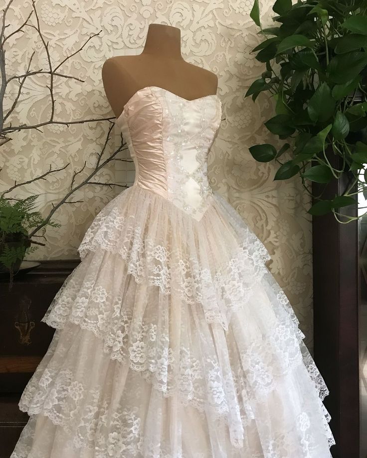 Elegant Ball Gown Sweetheart Long Lace Layers Ruffles Wedding Dress Fairytale Wedding Dresses B182