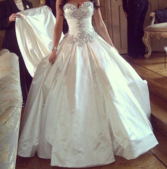 Vintage Ball Gown Sweetheart Long Lace Appliques Satin Wedding Dress Fairytale Wedding Dresses B184