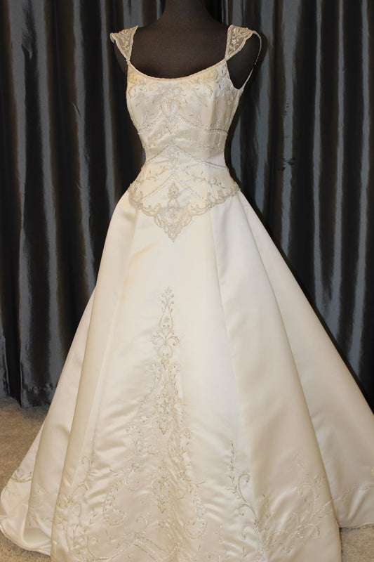 Vintage Ball Gown Square Neck Long Silver Beads Crystal Satin Wedding Dress Fairytale Wedding Dresses B192