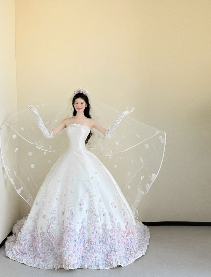 Ethereal Ball Gown Strapless Neck White Satin Lilac Flowers Long Wedding Dress Fairy Formal Brides Gown Wedding Dresses B25