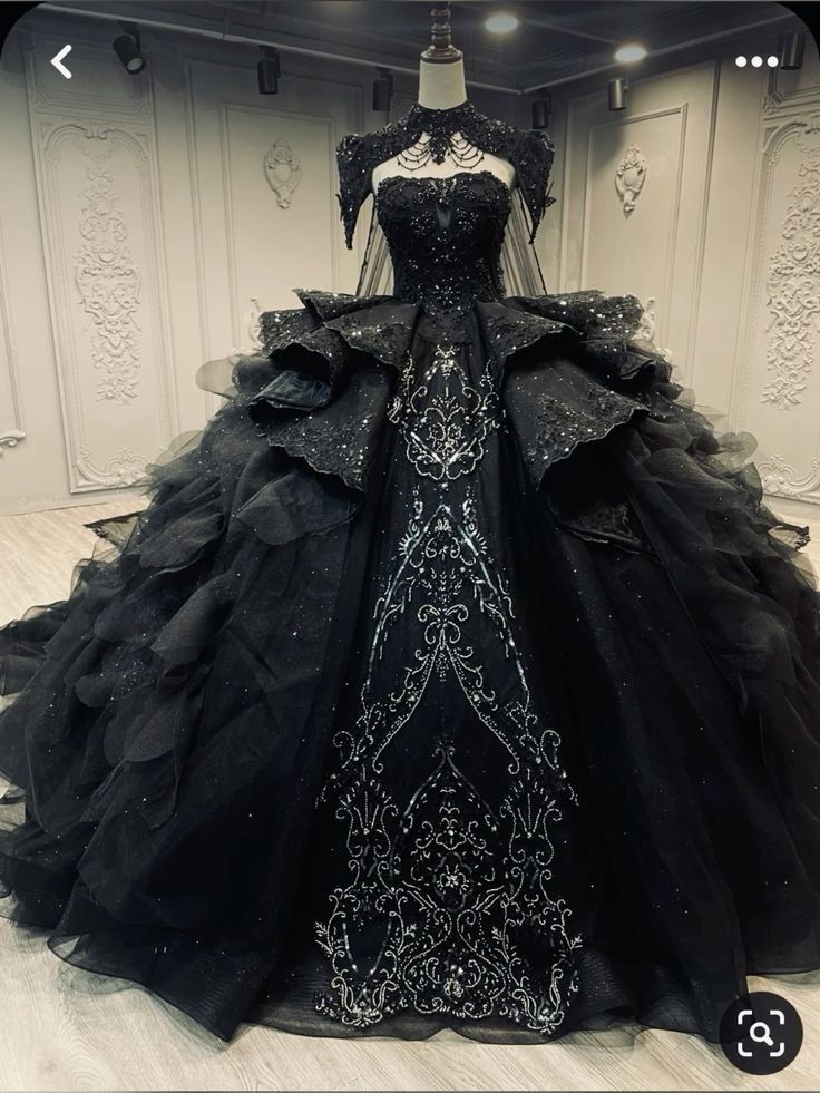 Modest Ball Gown Strapless Black Appliques Tulle Long Quinceanera Dresses Sexy Quinceanera Gowns Sweet 16 Dress B255