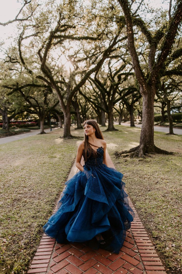 Modest Ball Gown Sweetheart Tulle Navy Blue Appliques Long Prom Dresses Inspiration Prom Gowns Formal Prom Dress B366