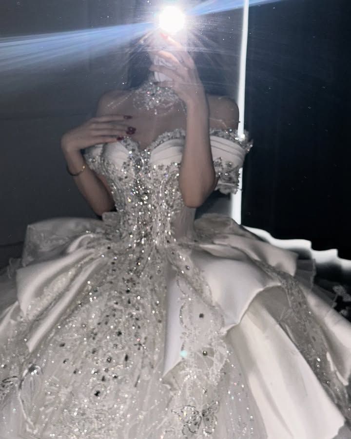 Dreamy Ball Gown Off The Shoulder Tulle Sequins Satin Lace Long Wedding Dress Fairy Formal Short Sleeves Wedding Dresses B144