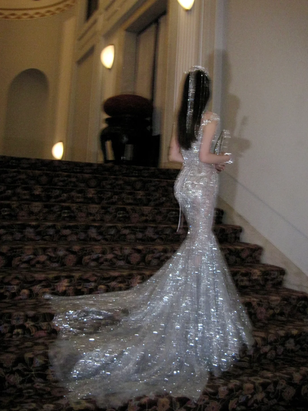 Luxurious Wedding Dresses Mermaid Scoop Neck With Beads Gem Silver Sequin Brides Dress For Brides Fitted Bridal Gown N073