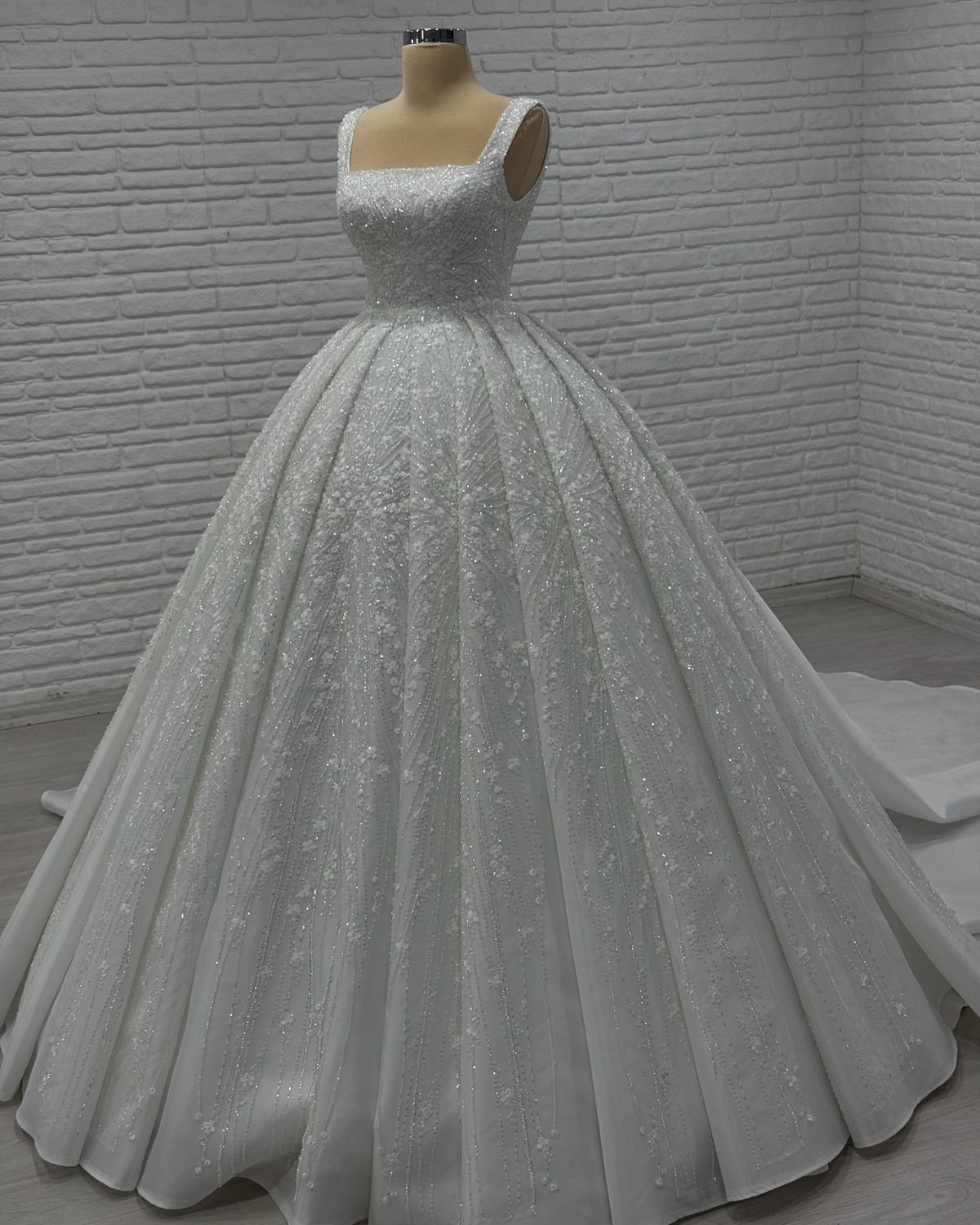 Princess Ball Gown Square Neck White Sequins Wedding Dress Fairytale Autumn Wedding Gown RB2857