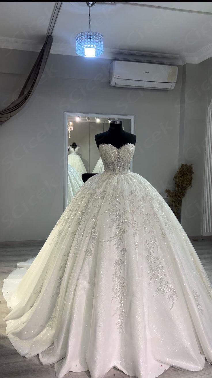Unique Ball Gown Sweetheart Tulle Lace Appliques Wedding Dress Fairytale Long Wedding Dresses RB2864