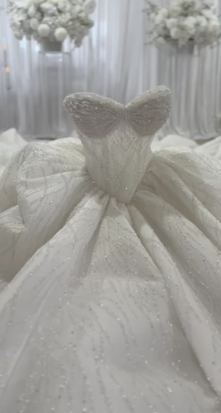 Shiny Ball Gown Sweetheart Sequins White Fitted Wedding Dress Styles Long Brides Gown Wedding Dresses Ideas DH2877