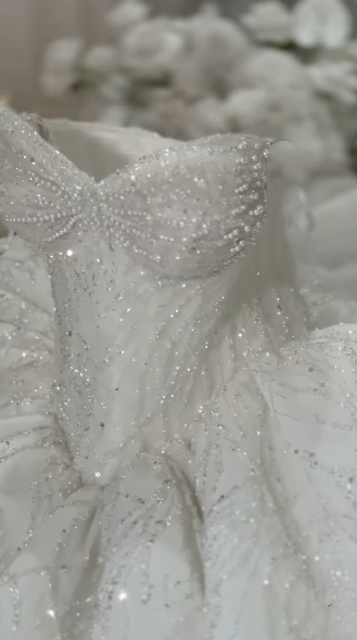 Shiny Ball Gown Sweetheart Sequins White Fitted Wedding Dress Styles Long Brides Gown Wedding Dresses Ideas DH2877