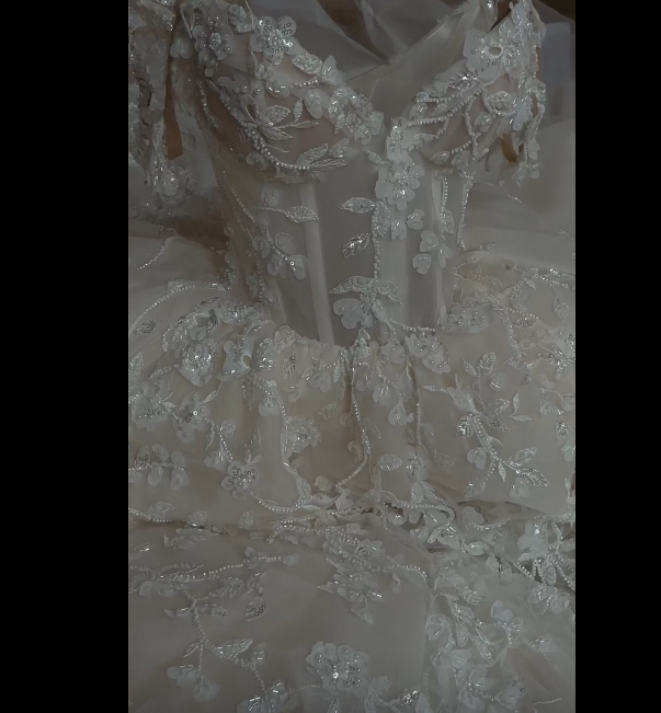 Elegant Ball Gown Off The Shoulder Lace Beaded Fitted Wedding Dress Long Bridal Gown Wedding Dresses DH2913