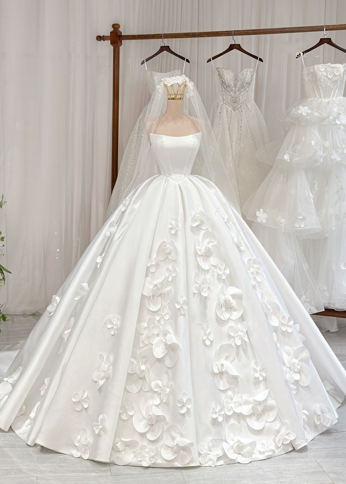 Modest Ball Gown Strapless Fitted Corset Satin Flowers Wedding Dress Long Bridal Gown Wedding Gowns RB2915