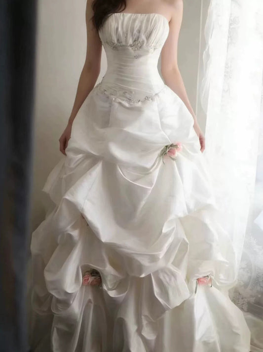 Timeless Wedding Dresses Ball Gowns Strapless White Satin With Flowers Summer Garden Wedding Dress N4085