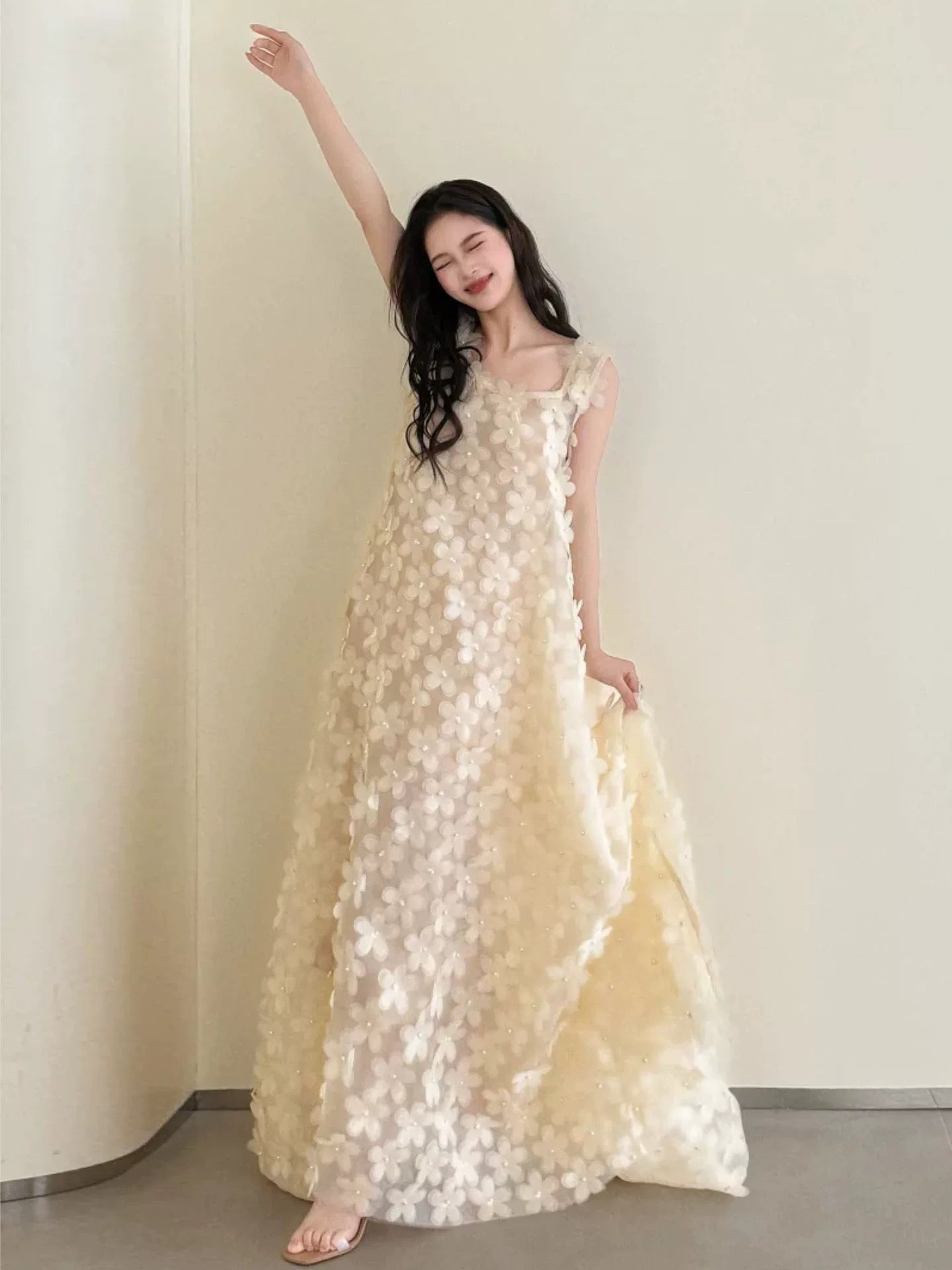 Cute Wedding Dresses Ball Gowns Square Sleeveless With Flowers Summer Garden Wedding Dress N4089