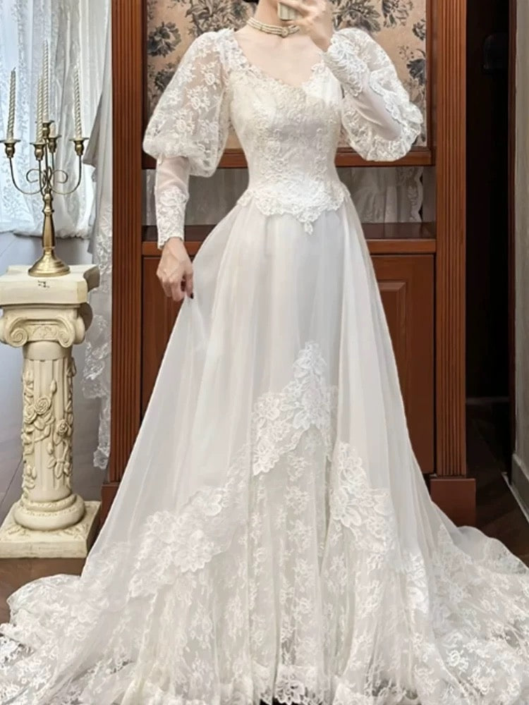 Vintage Wedding Dresses A line V Neckline Lace Long Sleeves Summer Garden Wedding Dress N4120