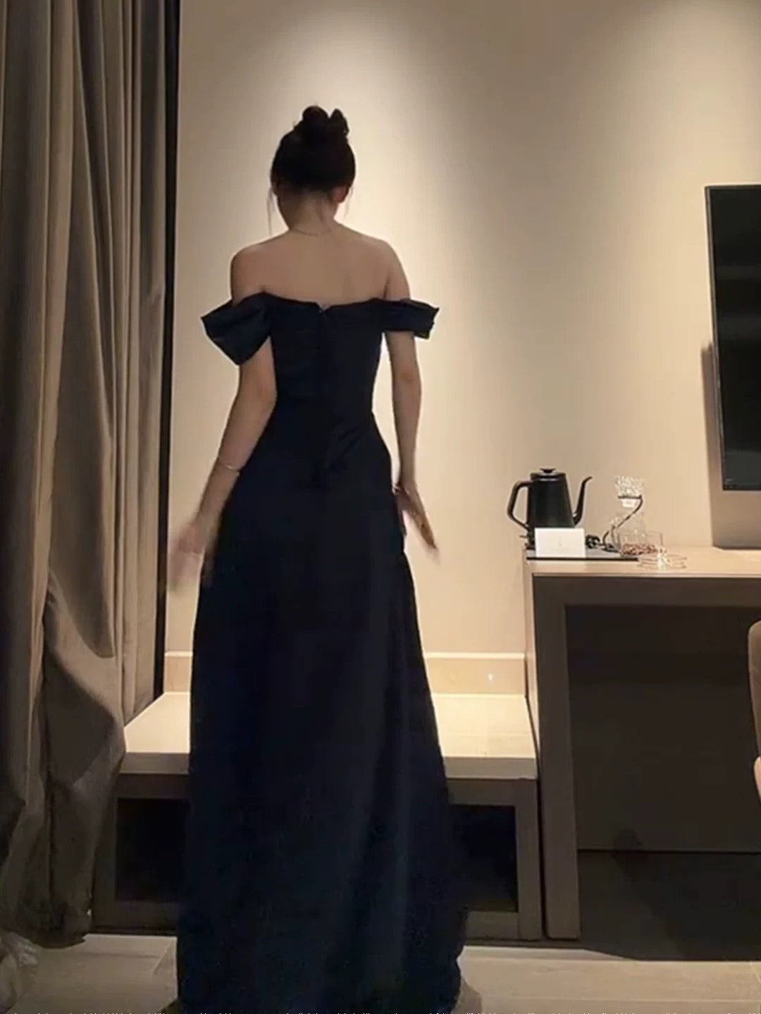 Sexy Evening Dresses Women A line Off The Shoulder Black Satin With Sleeves Long Prom Gown Party Wear Fashion Dresses N1812