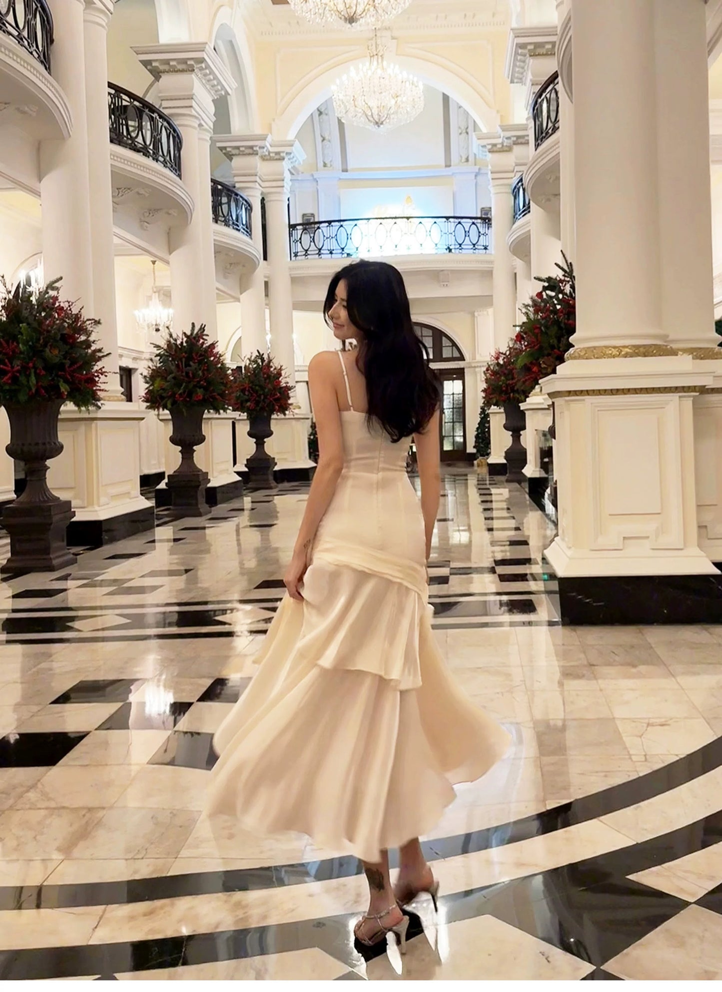Elegant Mermaid Spaghetti Strap White Sleeveless Ruffled Date Night Outfit Outdoor Semi Formal Long Wedding Guest Dresses RB5031