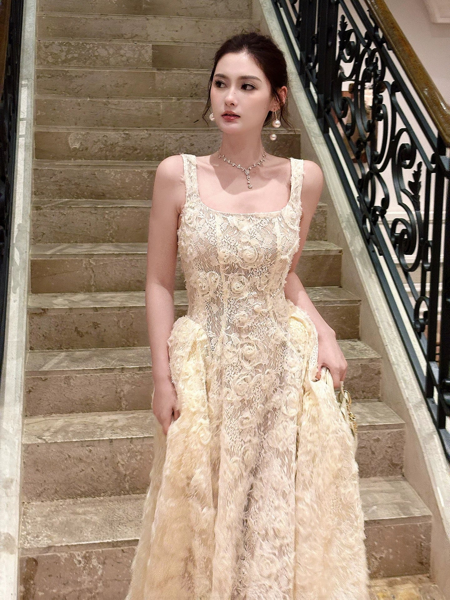 Elegant A Line Square Neck Yellow Lace Waist-cinching Full-hem Maxi Dress Semi Formal Garden Beach Event Outfits Wedding Guest Dresses RB4985