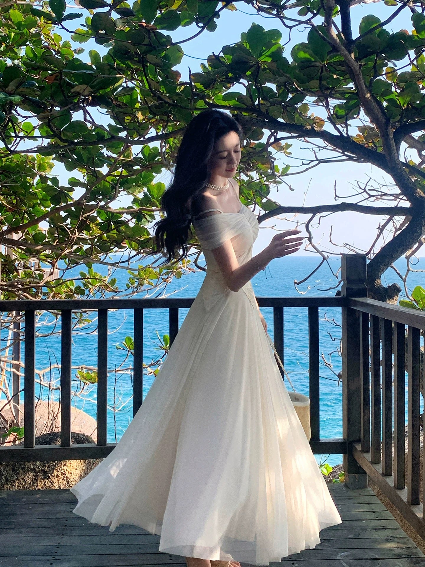 Elegant A Line Spaghetti Strap Champagne Tulle Full-hem Maxi Dress Semi Formal Garden Beach Event Outfits Wedding Guest Dresses RB5001