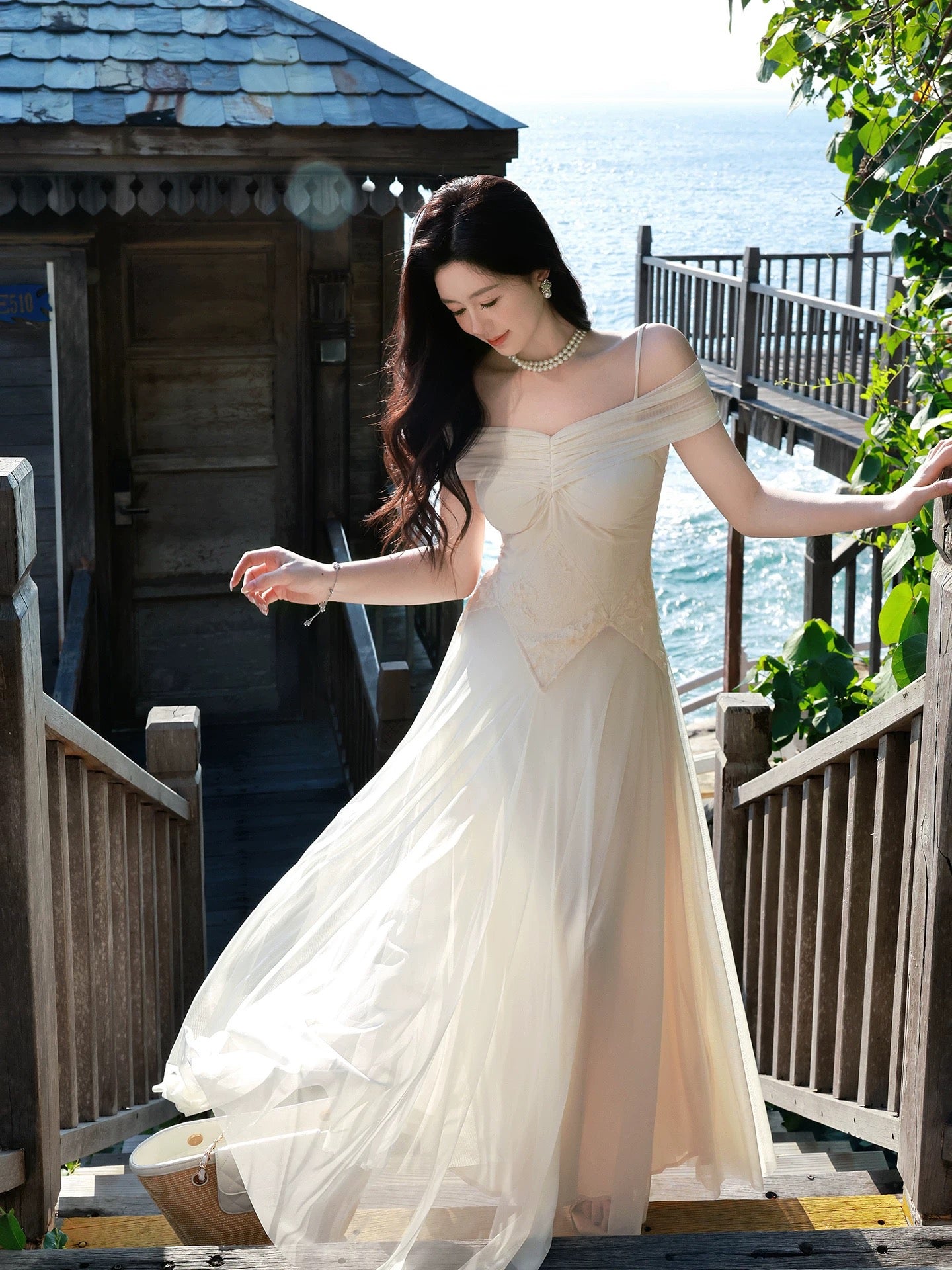 Elegant A Line Spaghetti Strap Champagne Tulle Full-hem Maxi Dress Semi Formal Garden Beach Event Outfits Wedding Guest Dresses RB5001