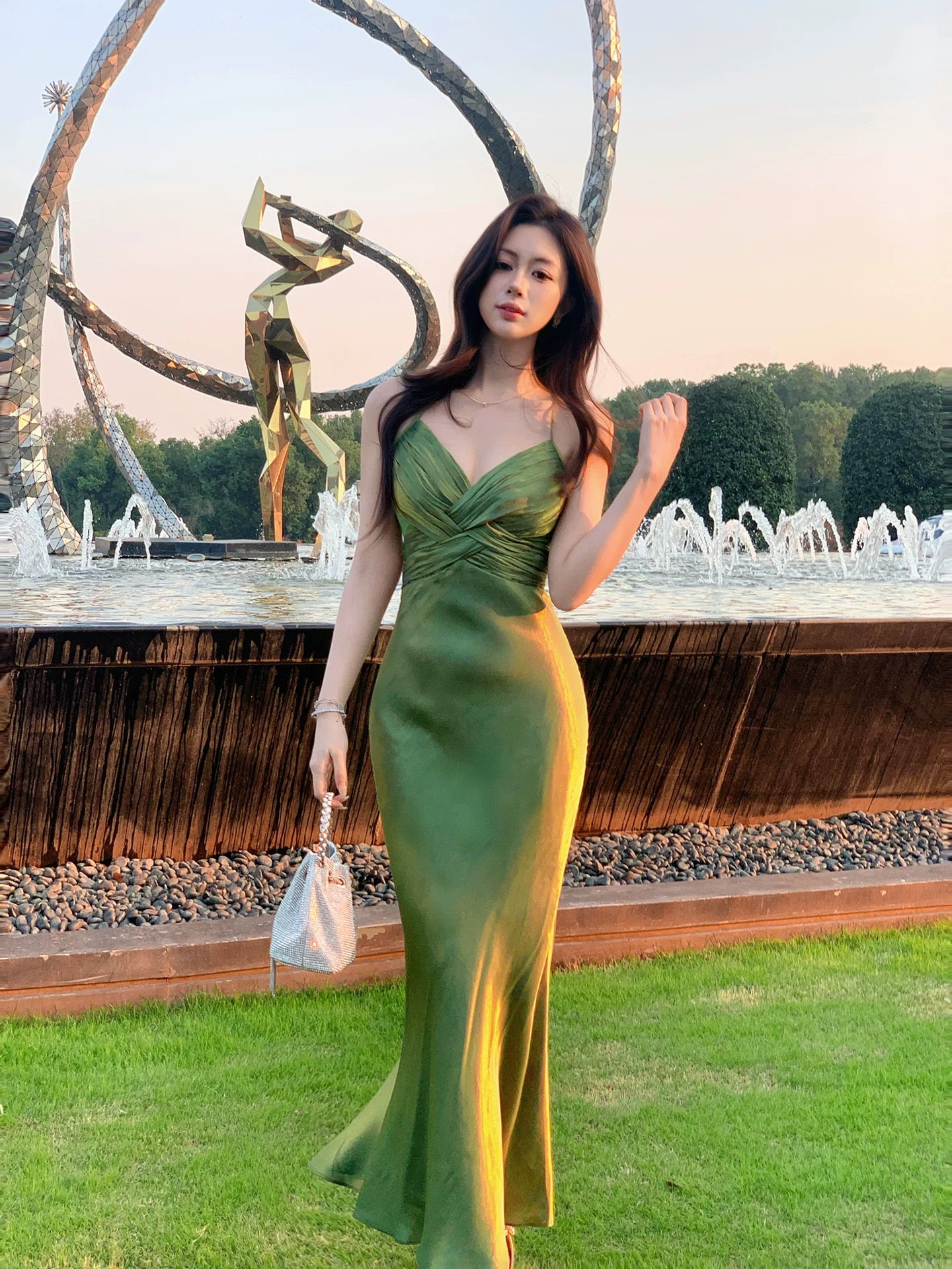 Elegant Mermaid Spaghetti Strap Green Satin Full-hem Maxi Dress Semi Formal Garden Beach Event Outfits Wedding Guest Dresses RB5002