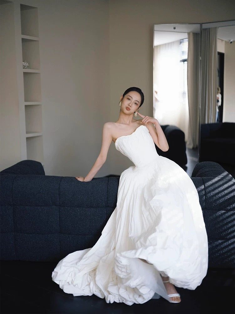 French Style Wedding Dresses A Line Sweetheart Satin Sleeveless White Long Brides Gown N3509