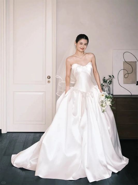 Romantic Wedding Dresses Ball Gown Sweetheart Satin White Summer Garden Long Wedding Gown N3912