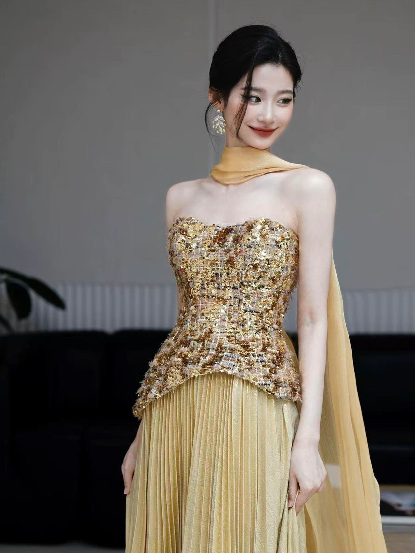 Modest A Line Sweetheart Gold Sequined With Scarf Date Night Evening Outfit Formal Prom Dresses RB5316