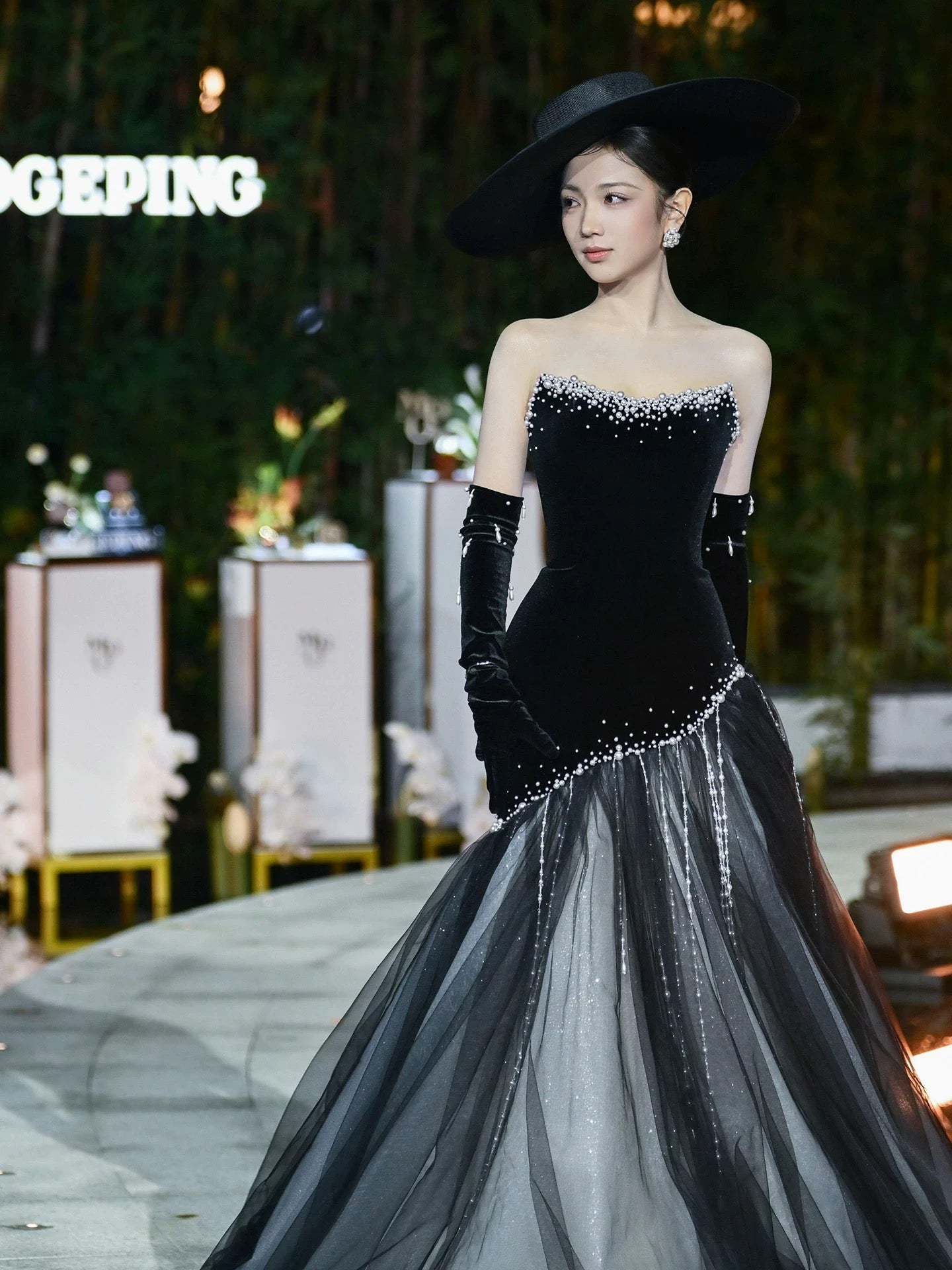 Modest Mermaid Strapless Black Tie Dress Velvet With Gloves Date Night Evening Outfit Formal Prom Dresses RB5321
