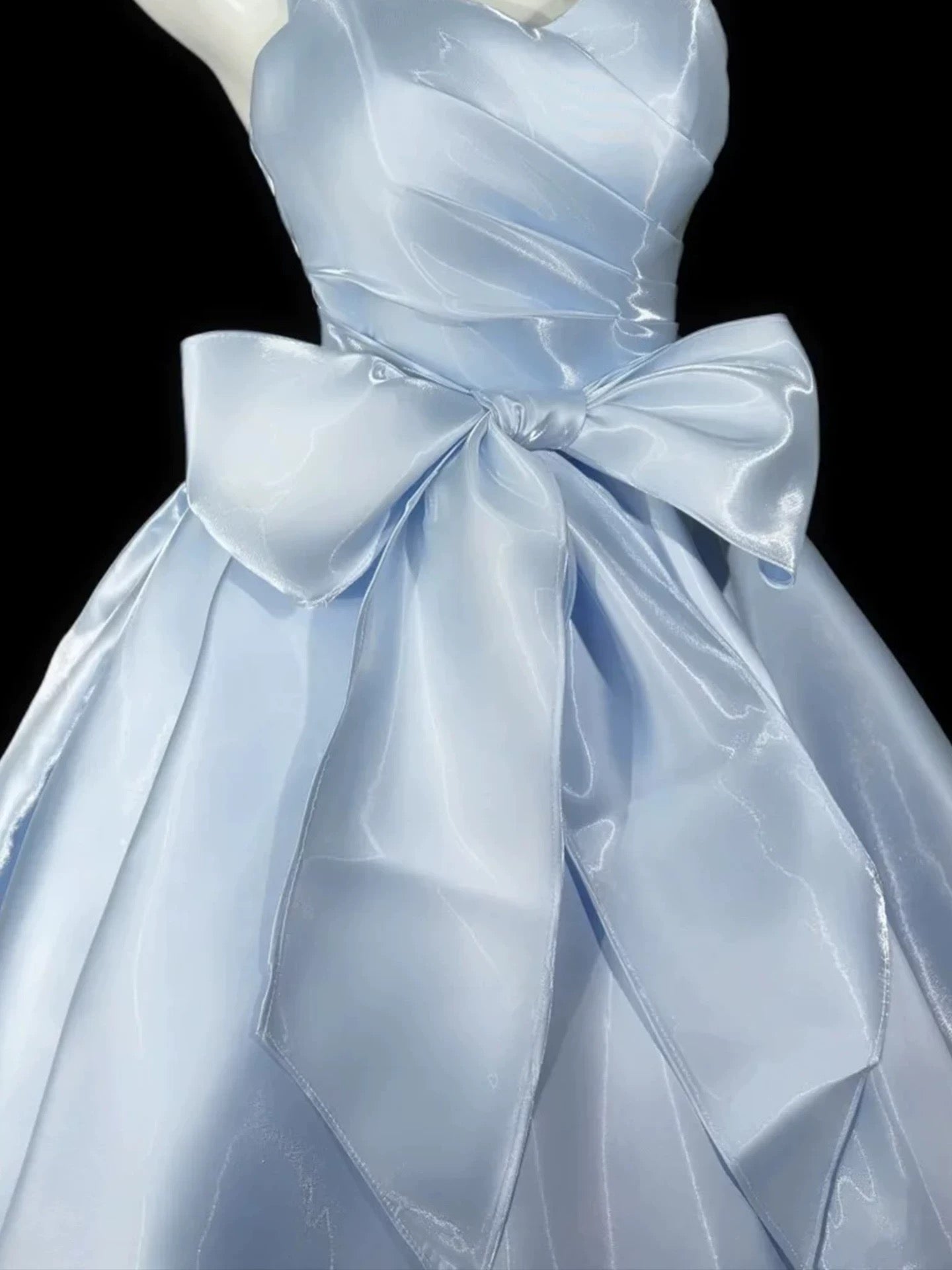 Cute Ball Gown Halter Blue Satin Short Cocktail Gown Homecoming Dresses Ideas Hoco Outfits RB5332