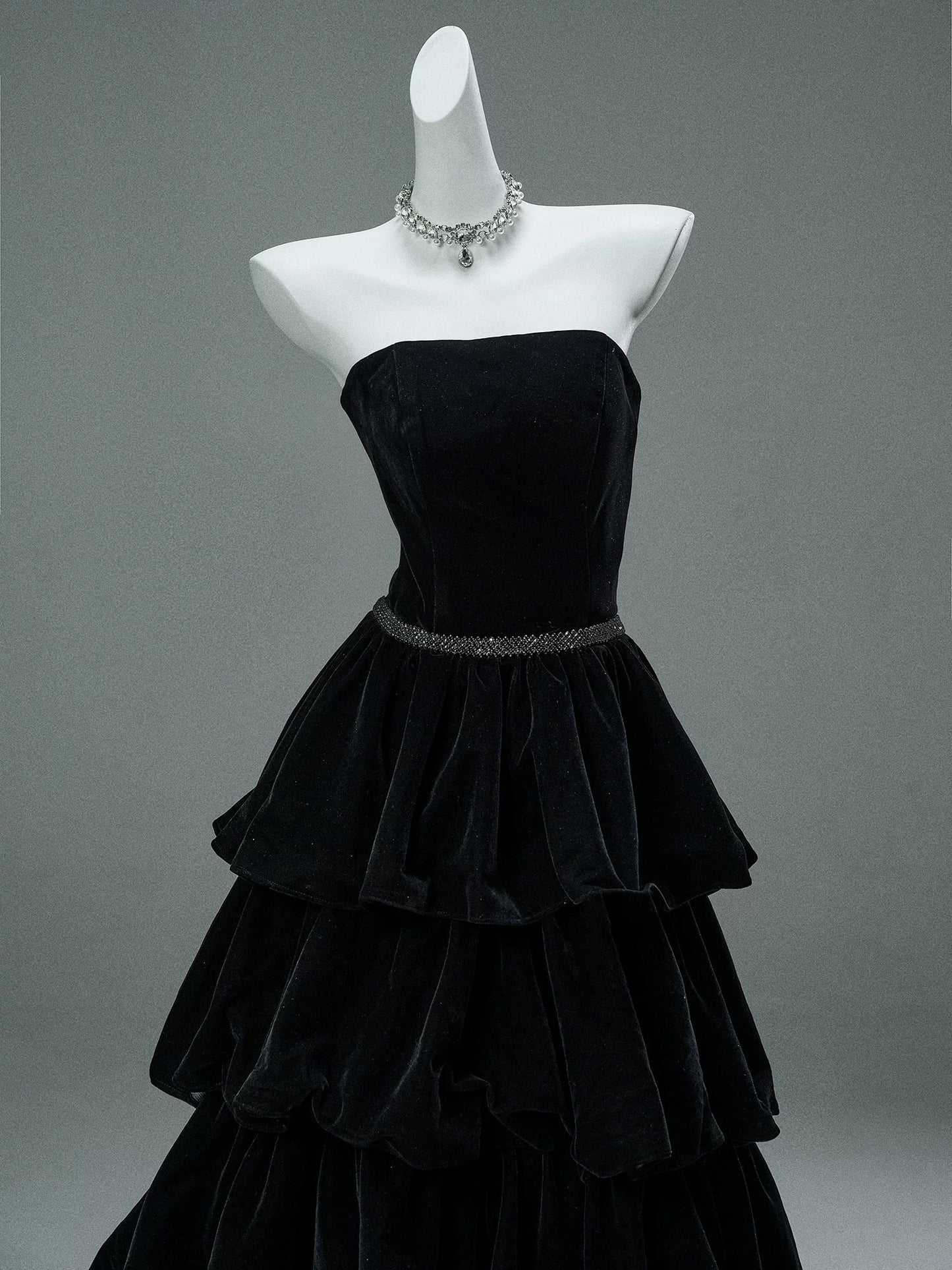 Elegant Ball Gown Strapless Black Velvet With Beaded Date Night Outfits Semi Formal Prom Gown Evening Dresses RB5532
