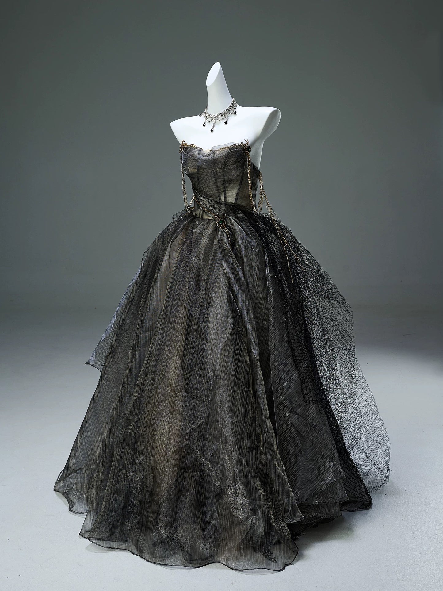 Beautiful Ball Gown Strapless Black With Gold Beading Long Quinceanera Dresses Sweet 15 Dress Formal Outfits RB5522