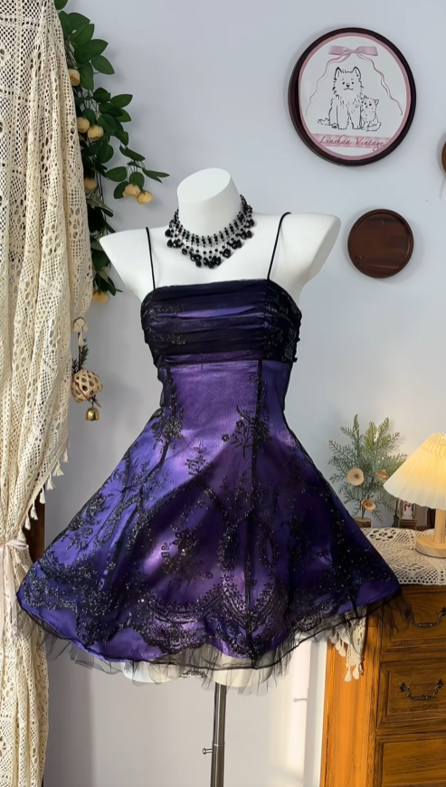 Pretty Ball Gown Spaghetti Strap Grape Satin Black Lace Mini Senior Short Graduation High School Homecoming Dresses N4604