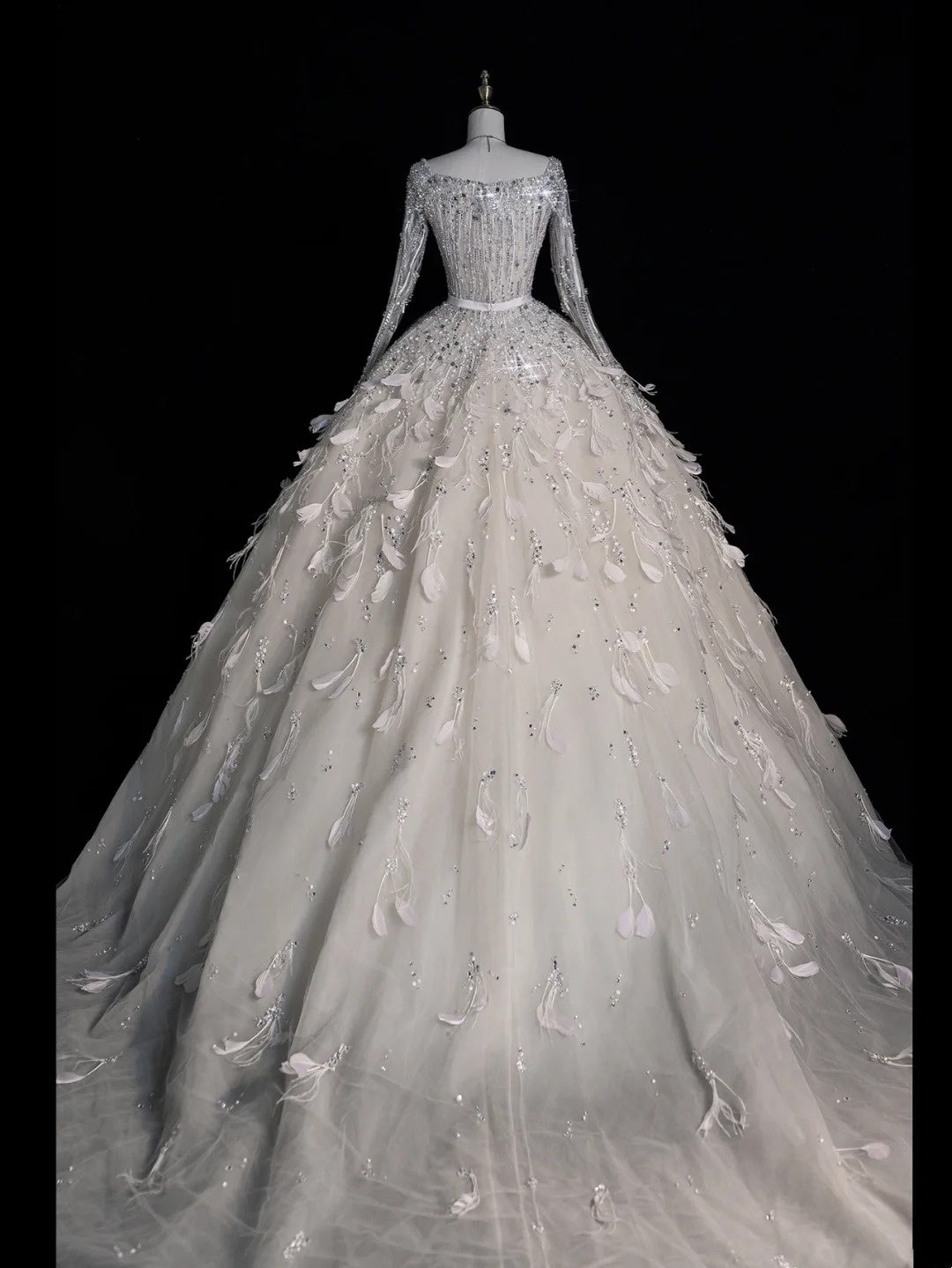 Civil Wedding Dresses Ball Gown Square Neck White Tulle With Long Sleeves Feathers Bodice Brides Dress Fitted Bridal Gowns N612