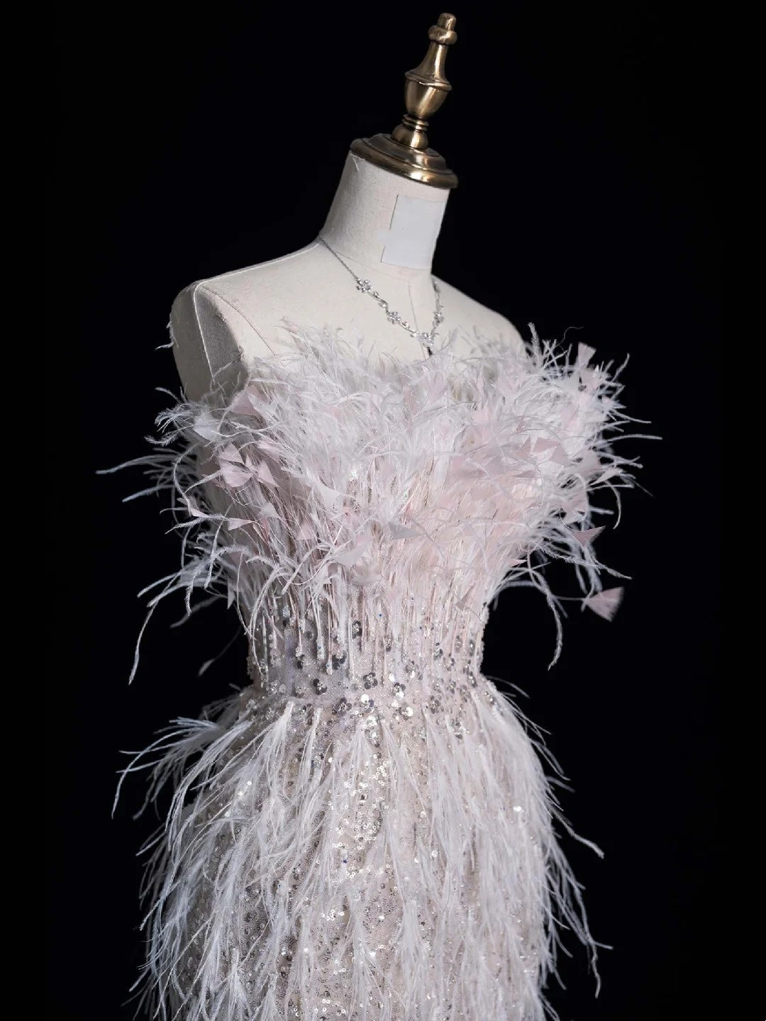Civil Wedding Dresses Sheath Strapless White Sequin With Slit Feathers Bodice Brides Dress Fitted Bridal Gowns N613