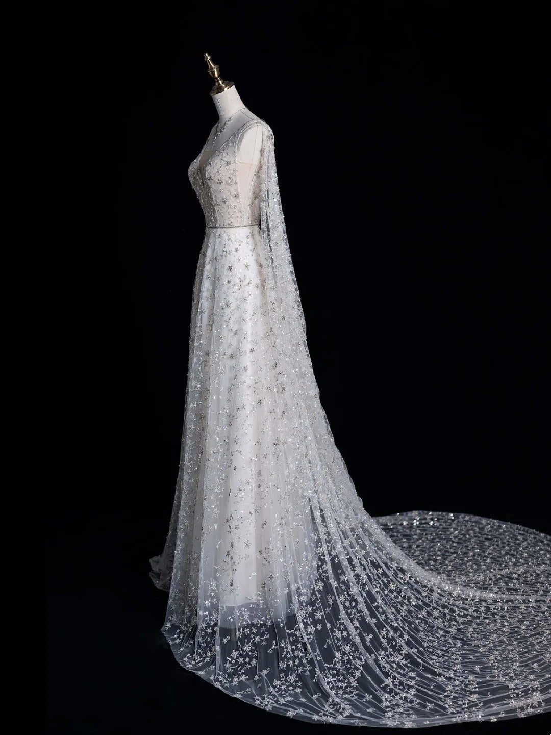 Charming A Line V Neckline With Cape White Tulle Wedding Dress Long Fairytale Autumn Bridal Dresses N520