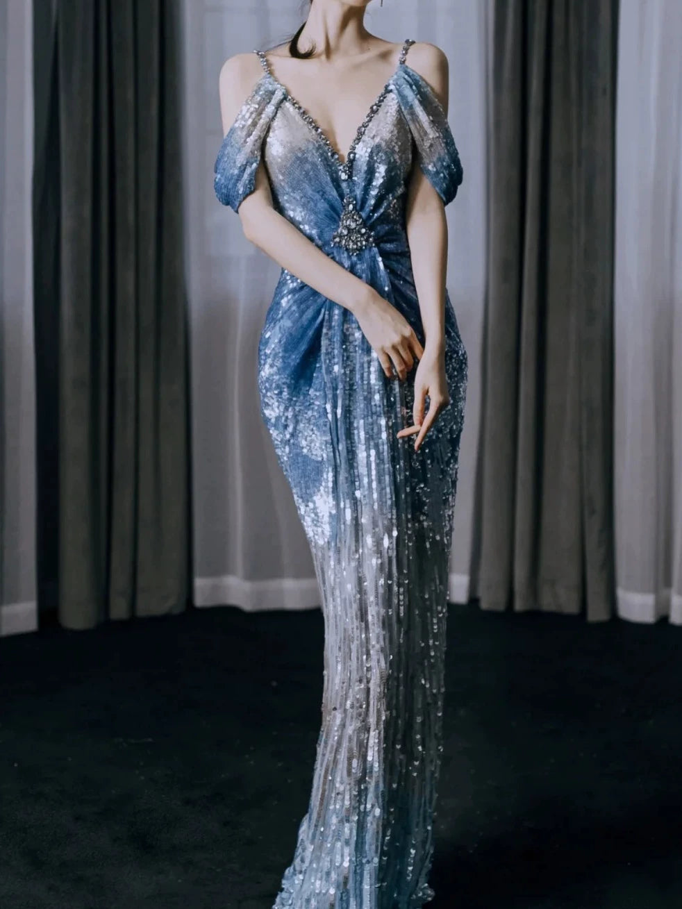 Modest Mermaid V Neck Ombre Blue Sequins With Pleated Prom Dresses Inspiration Long Party Evening Dress 19th Birthday Outfits AB2278