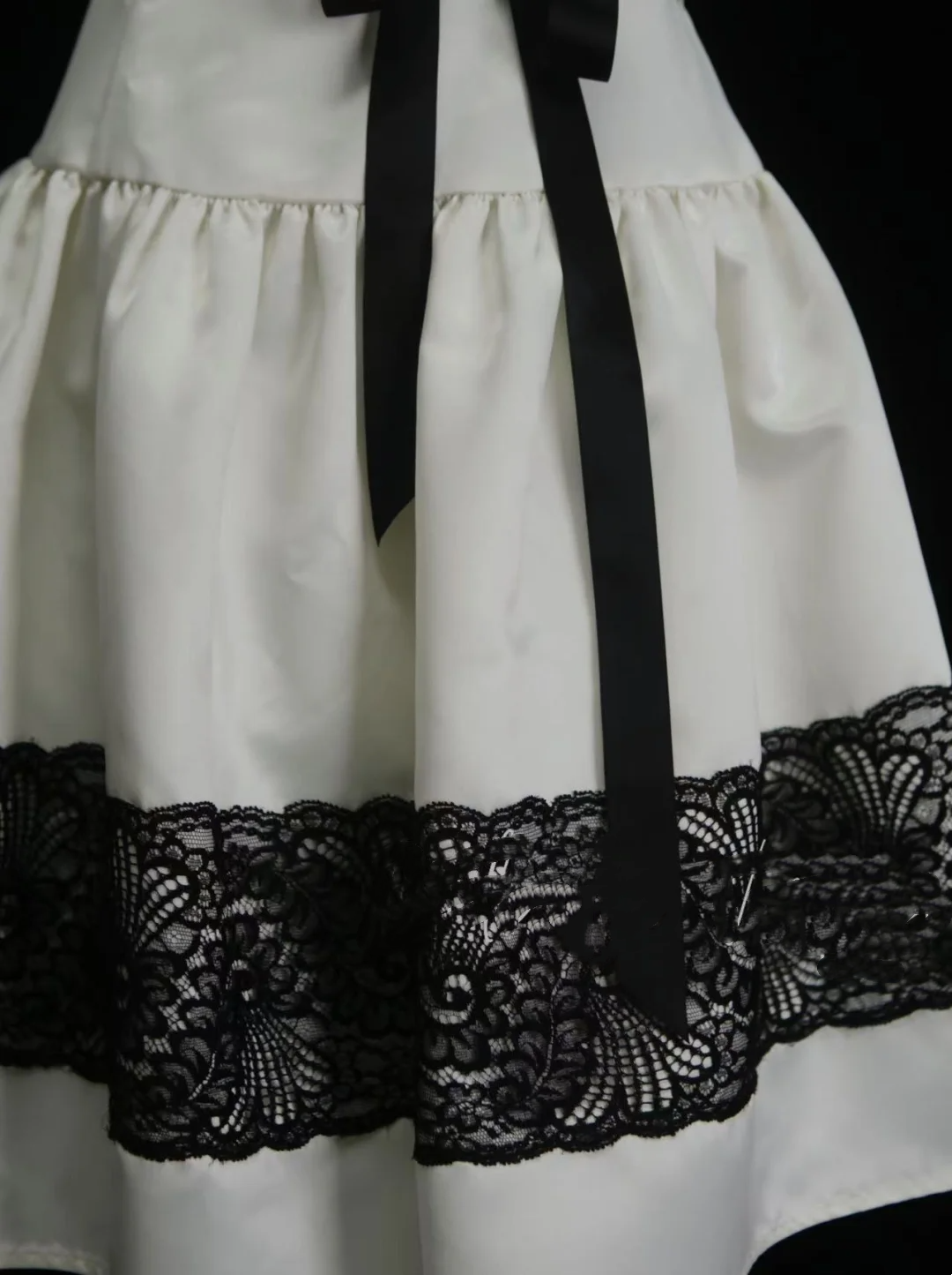 Cute Ball Gown Strapless White Satin With Black Lace Short 18th Birthday Dress Homecoming Dresses Cocktail Gown OB016