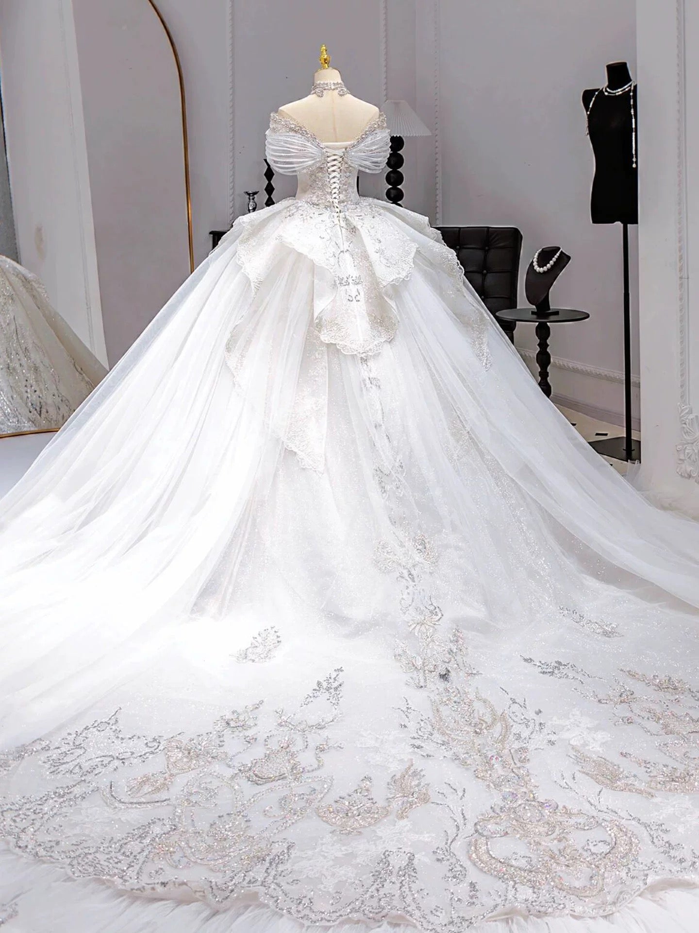 Modest Ball Gown Off The Shoulder Short Sleeves Fitted Tulle Corset Wedding Dress Long Bridal Gown Wedding Dresses DH2909